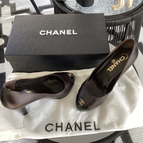 Very Gently used Chanel pumps in Box - Picture 1 of 5